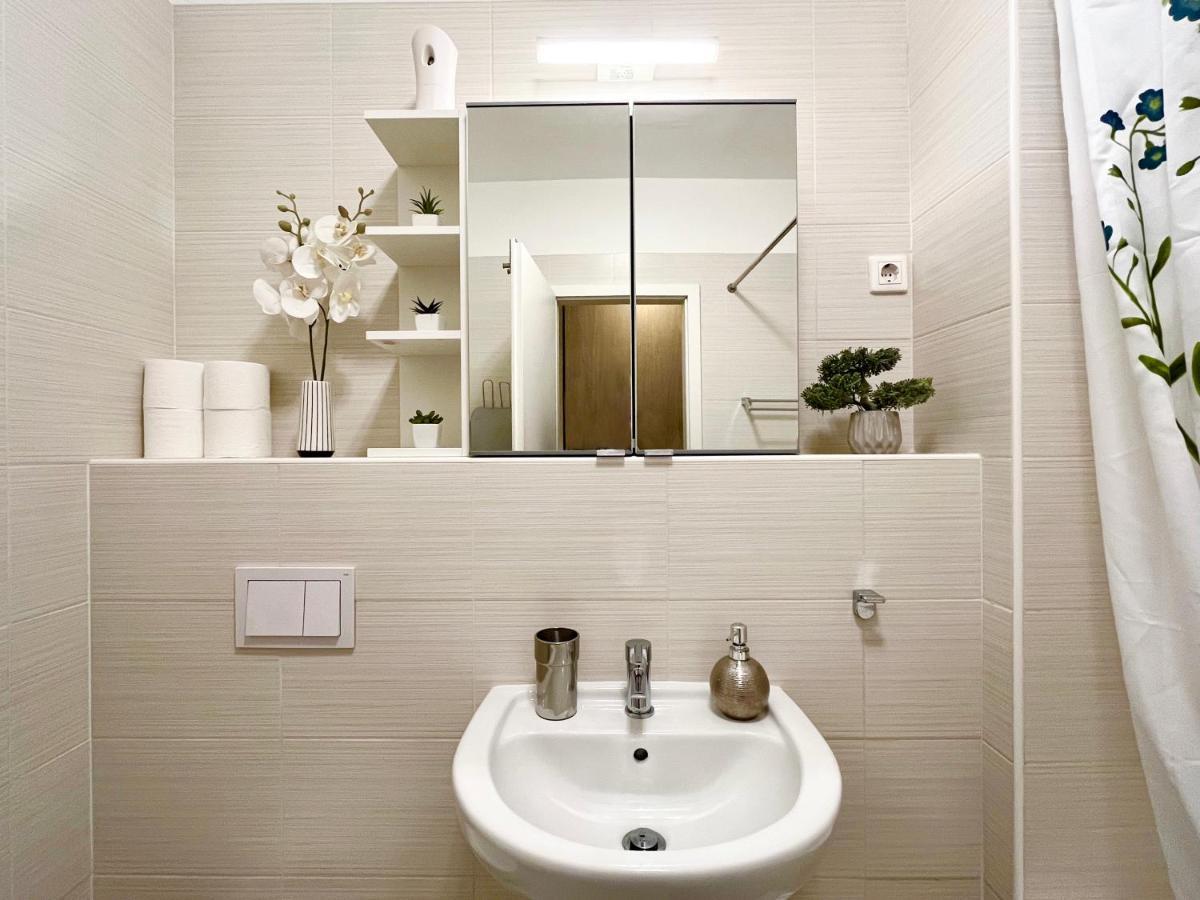 The Prince'S Neighbour Apartment Budapest With Free Garage エクステリア 写真